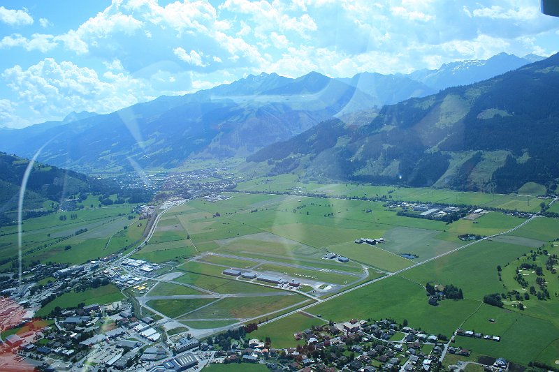 017.JPG - Letzter Blick auf den Flugplatz.