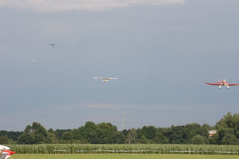 057.JPG - Anflug der Teilnehmer.