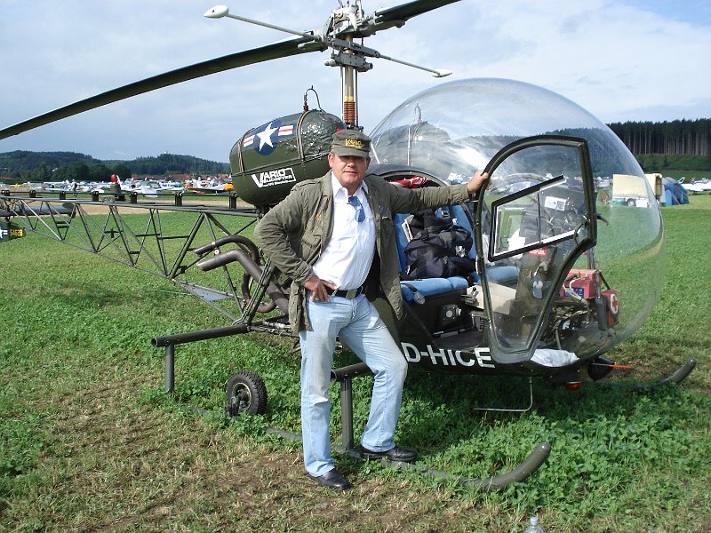 117.JPG - ... sie durfte bei Uli im Heli mitfliegen...